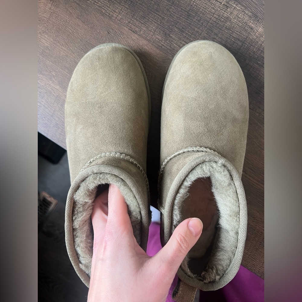 Women’s Ultra Mini Uggs - Picture 2 of 6